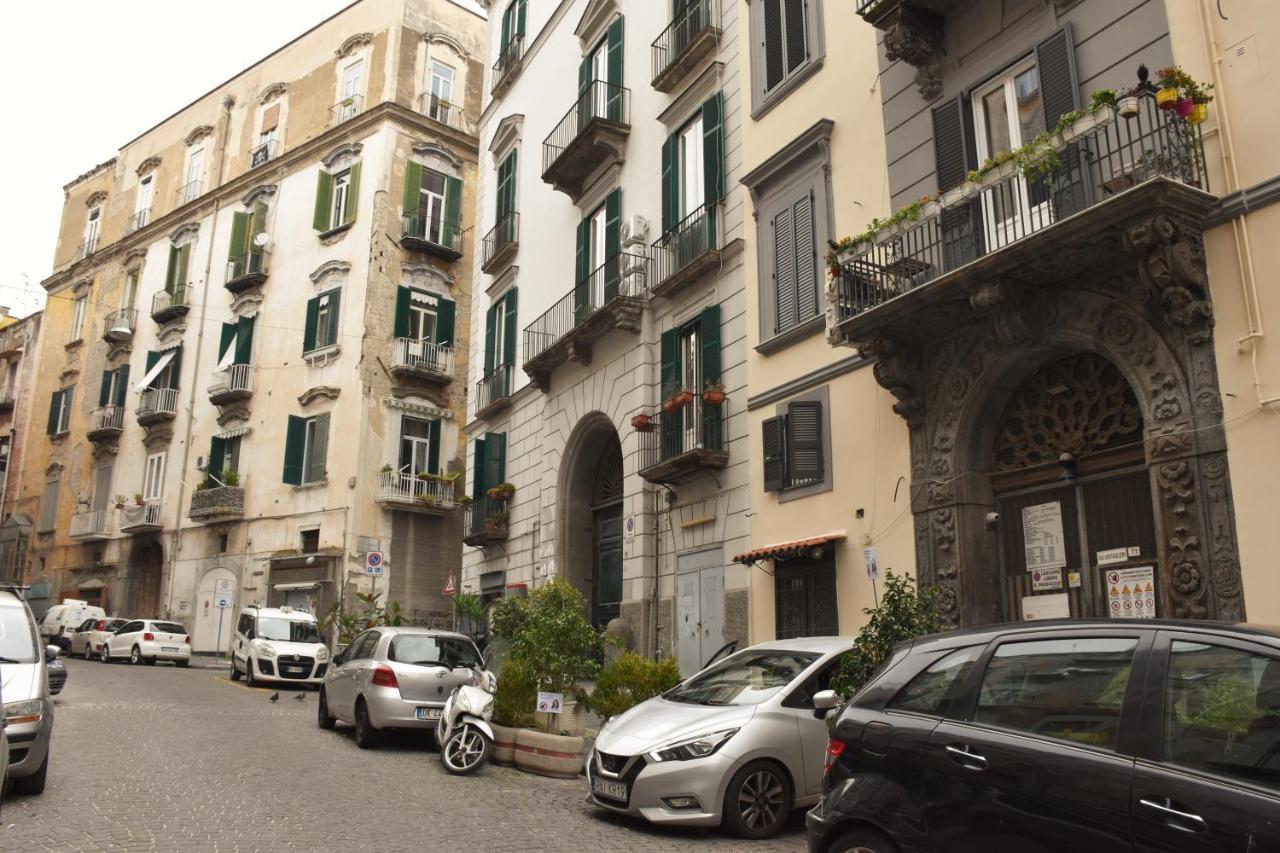Corno Napoletano Free Parking For Small Cars Only Nápoles Exterior foto