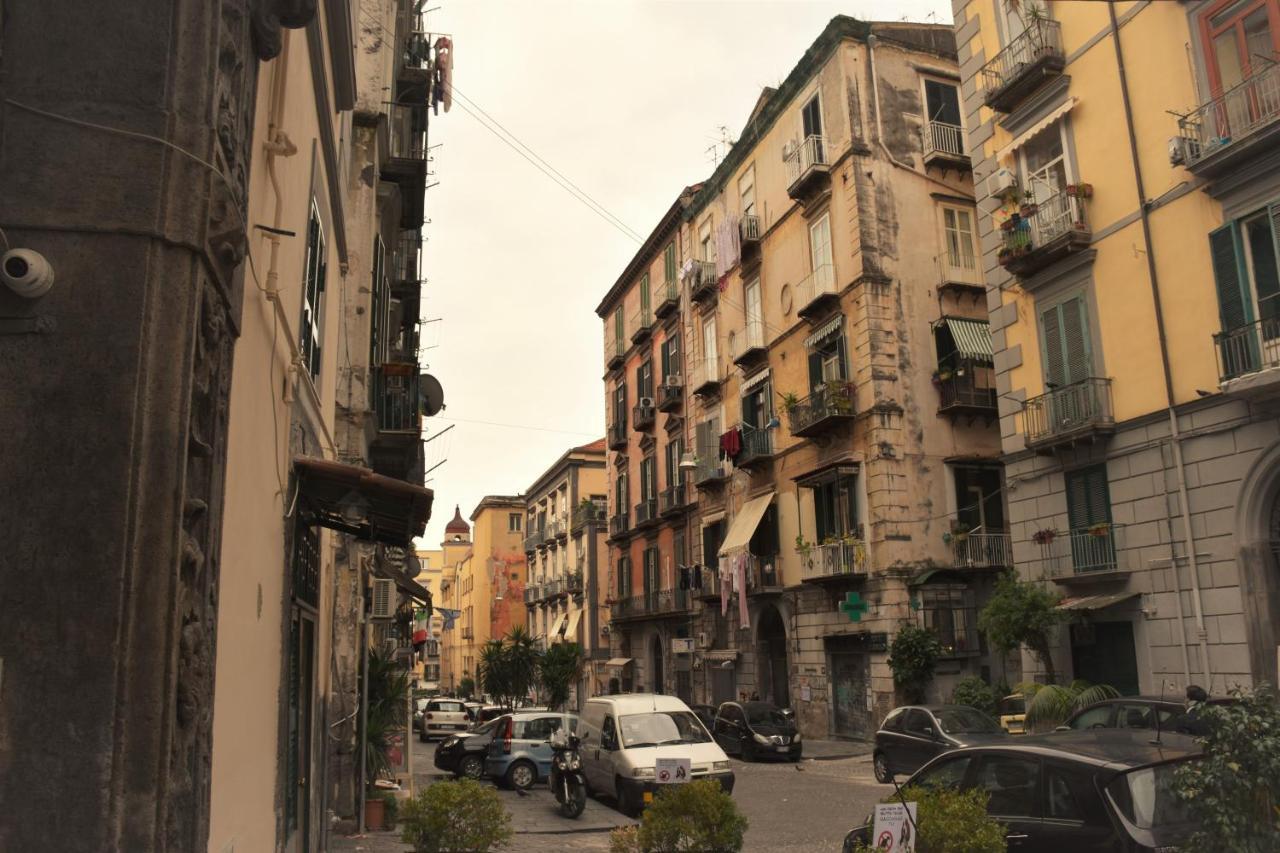 Corno Napoletano Free Parking For Small Cars Only Nápoles Exterior foto