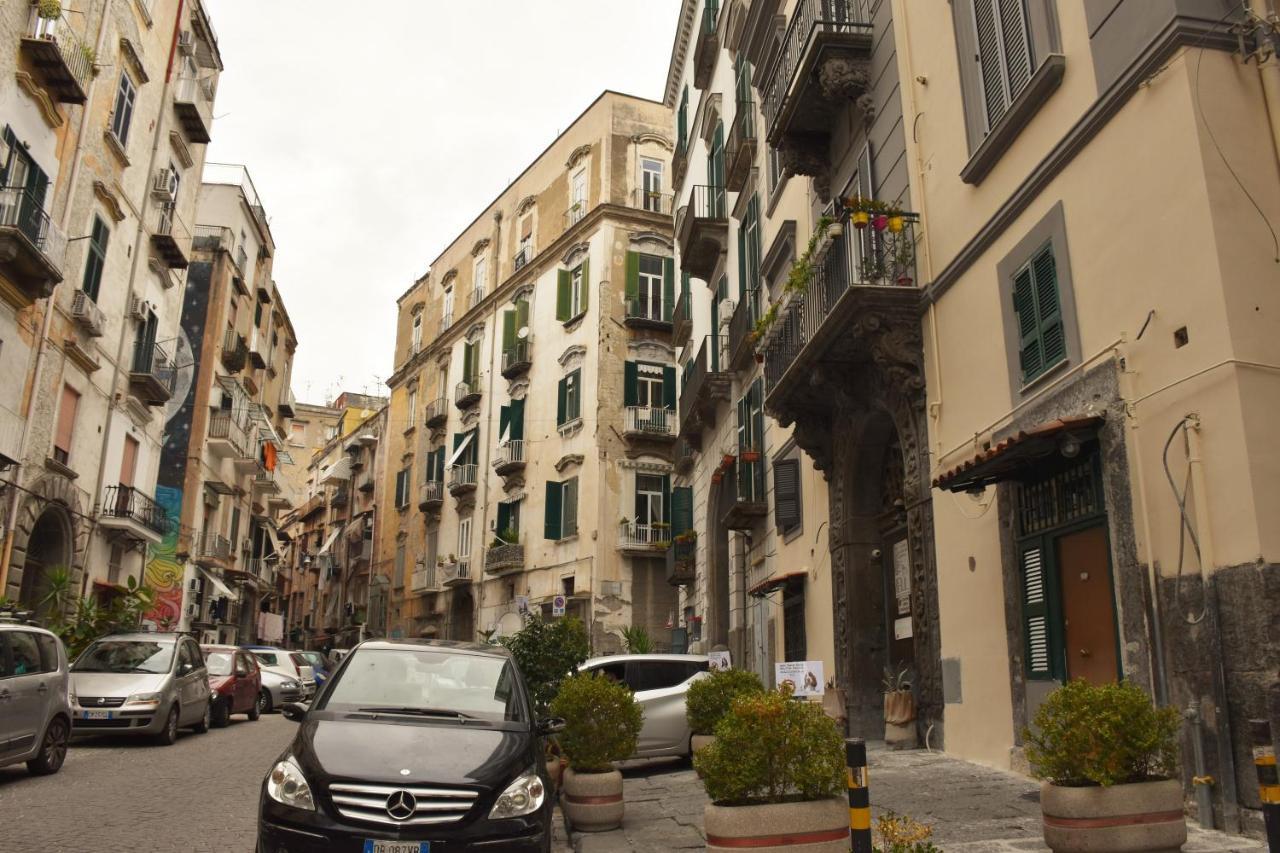 Corno Napoletano Free Parking For Small Cars Only Nápoles Exterior foto