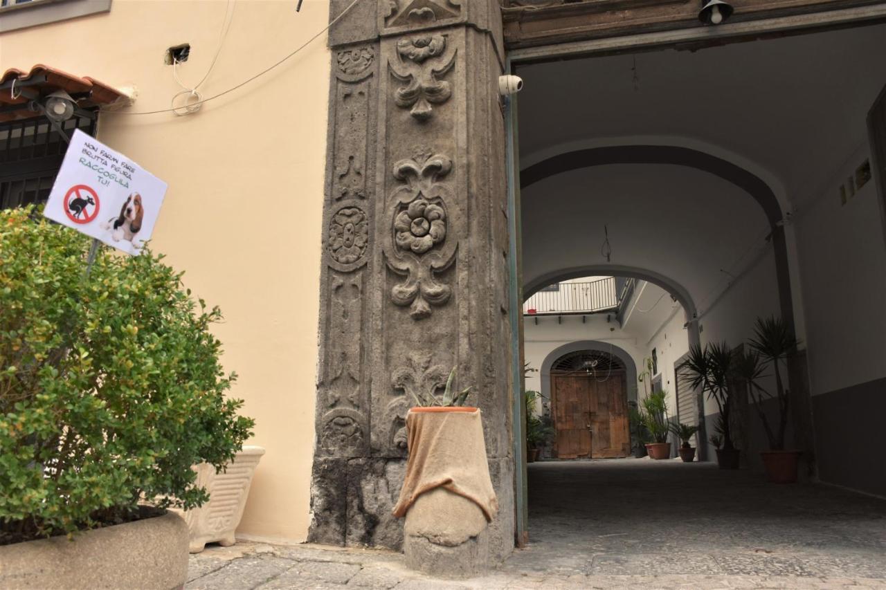 Corno Napoletano Free Parking For Small Cars Only Nápoles Exterior foto